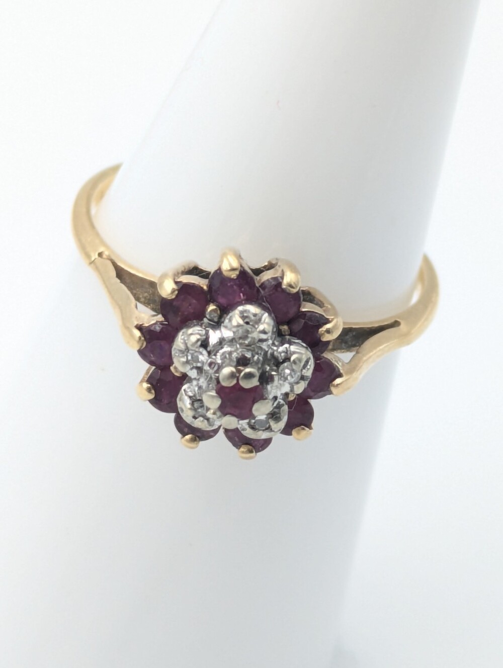 Vintage Estate 10K gold diamond and ruby ring